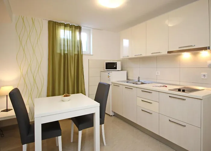 House Gorica 2 - Underground Level Pensjonat Baška