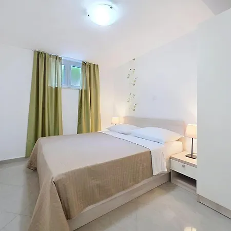 House Gorica 2 - Underground Level 4* באסקה