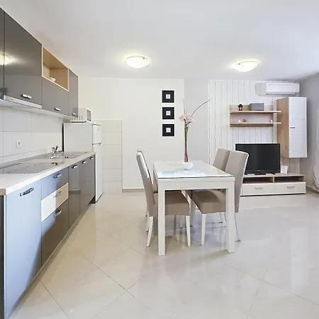 House Gorica 2 - Underground Level באסקה