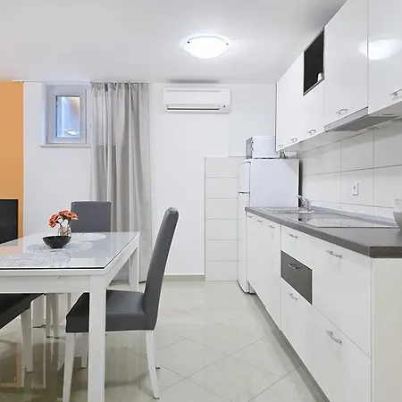 בית הארחה House Gorica 2 - Underground Level